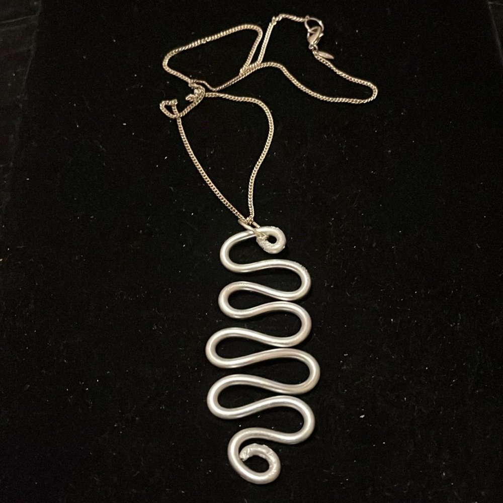 Elegant Silver Wave Hand Design Necklace - Picture 5 of 17